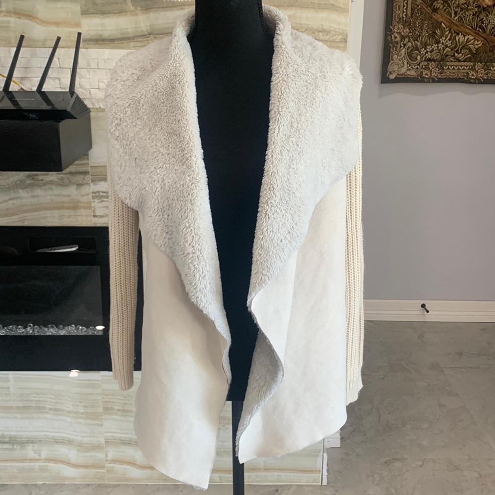 Madison & Lola Cream Sweater Size M (890)